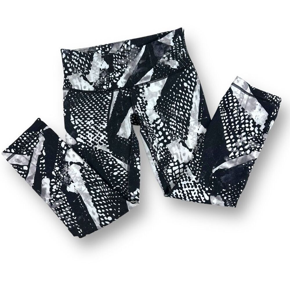 Lululemon Women's 4 Wunder Under Crop Legging Static Mist Black White Athletic